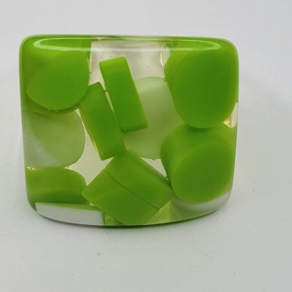 Vintage Lucite Statement Ring with Embedded Green & White Pills - Picture 4 of 11